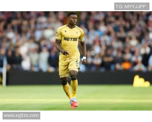 足球明星硬汉包图片展现运动与时尚完美结合的魅力与风格